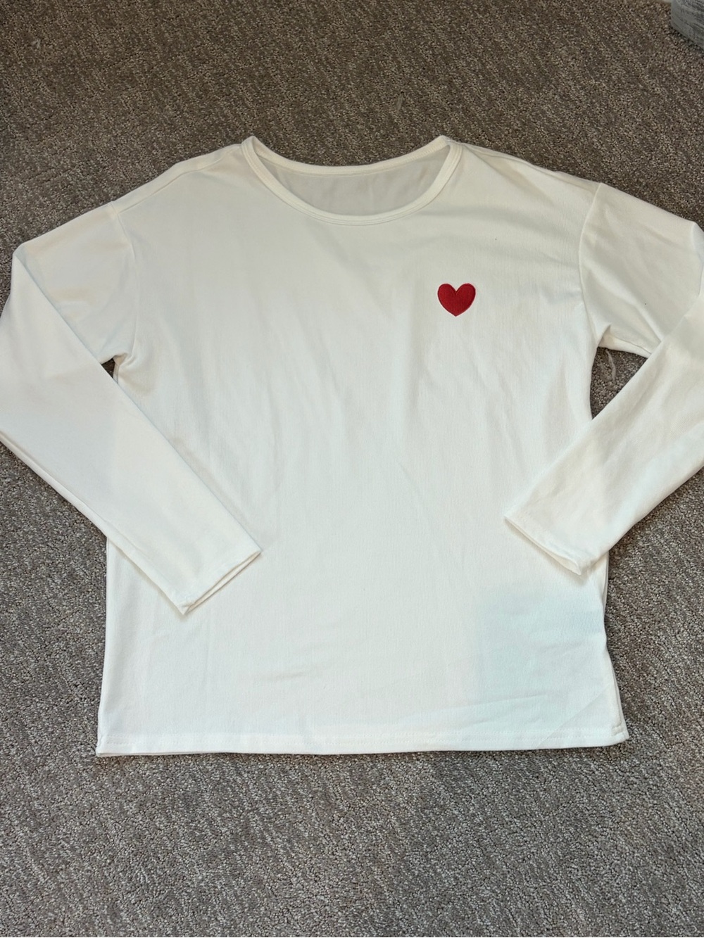NWOTs SHEIN White Long Sleeve Tee with Red Heart Patch Sz XS